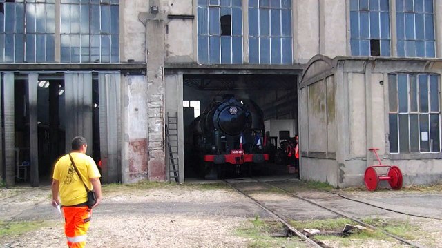 Sortie de la 141 R 420 de l'atelier purgeurs grands ouverts