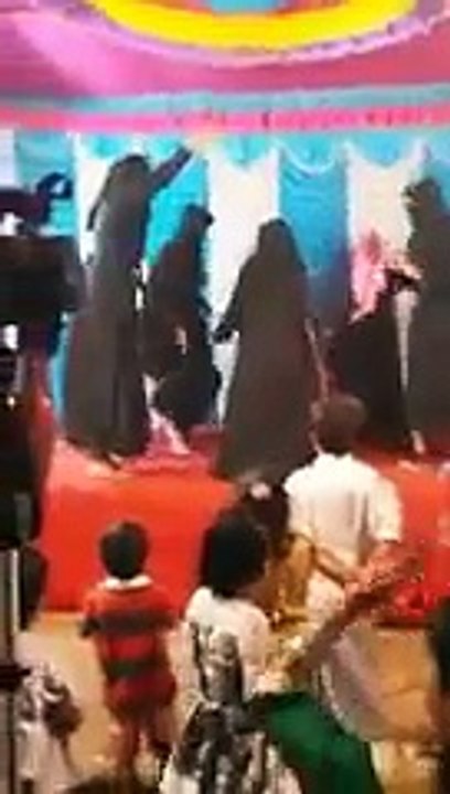 Watch How These Girls Openly Dancing on Stage After Wearing Burqa - By News-Cornor