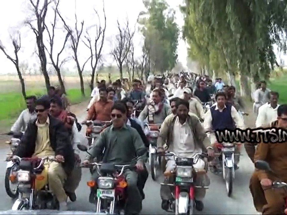 ٹوبہ ٹیک سنگھ  کمالیہ شوگر مل کے سامنے سینکڑوں کسانوں کا گنے کی عدم ادائیگی کےخلاف احتجاج