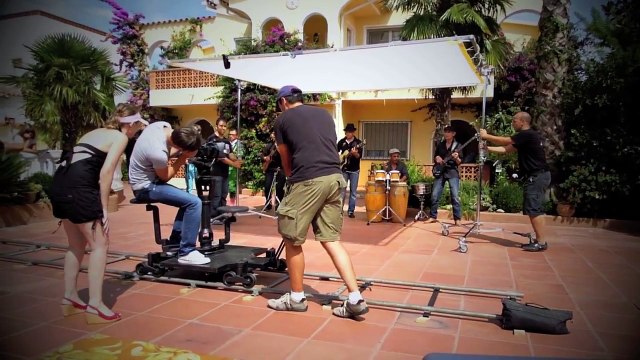 Дзідзьо Сама-сама (за кадром)