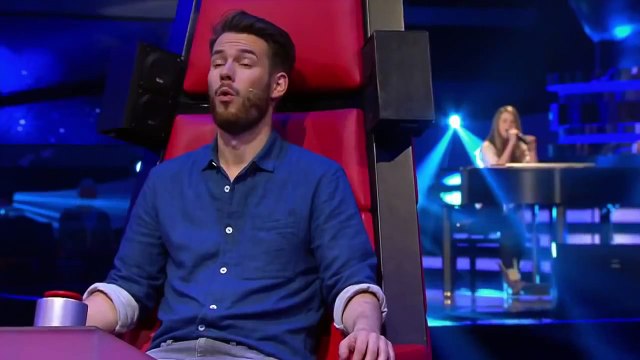 Girl forced to Cry!!! Amazing and soulful voice! The Voice Kids 2014 Germany!!! Blind Audition