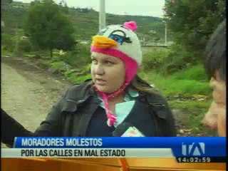 Moradores molestos por calles en mal estado