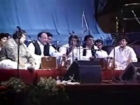 Nusrat Fateh Ali Khan - Kinna Sohna Tenu Rab Ne Banaeya