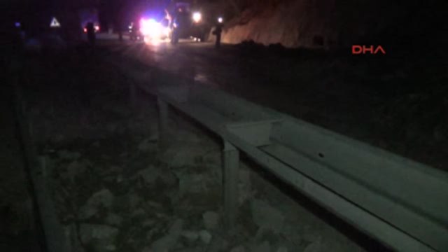 İnegöl - Bursa-Ankara Yolu Heyelan Nedeniyle 2 Saat Ulaşıma Kapandı