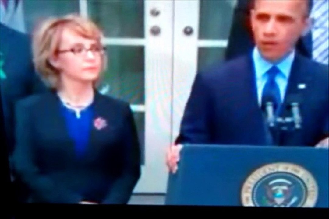 Giffords NOT Paralyzed - WATCH as She Uses Her "Useless" RIGHT Hand