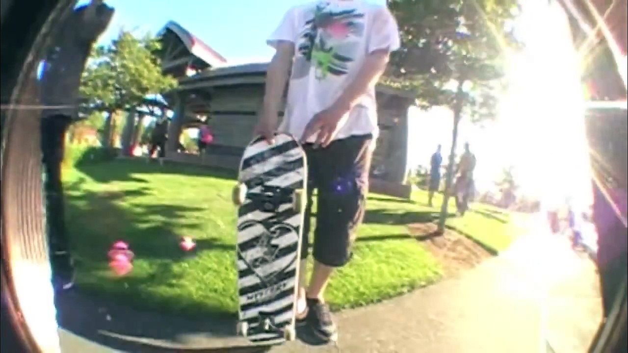 SKATERS SAVE TWO BABIES FROM LOCKED CAR