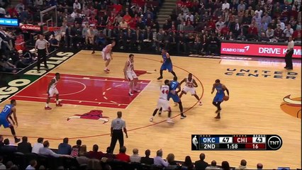 Mike Dunleavy stoppé net par l'arceau en contre-attaque