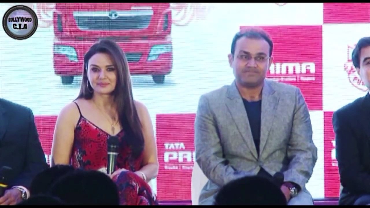 Angry Preity Zinta SNUBS reporter for asking ab...