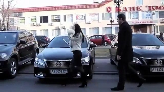 VIDÉO : Comment il reussit à mettre le grappin sur cette fille