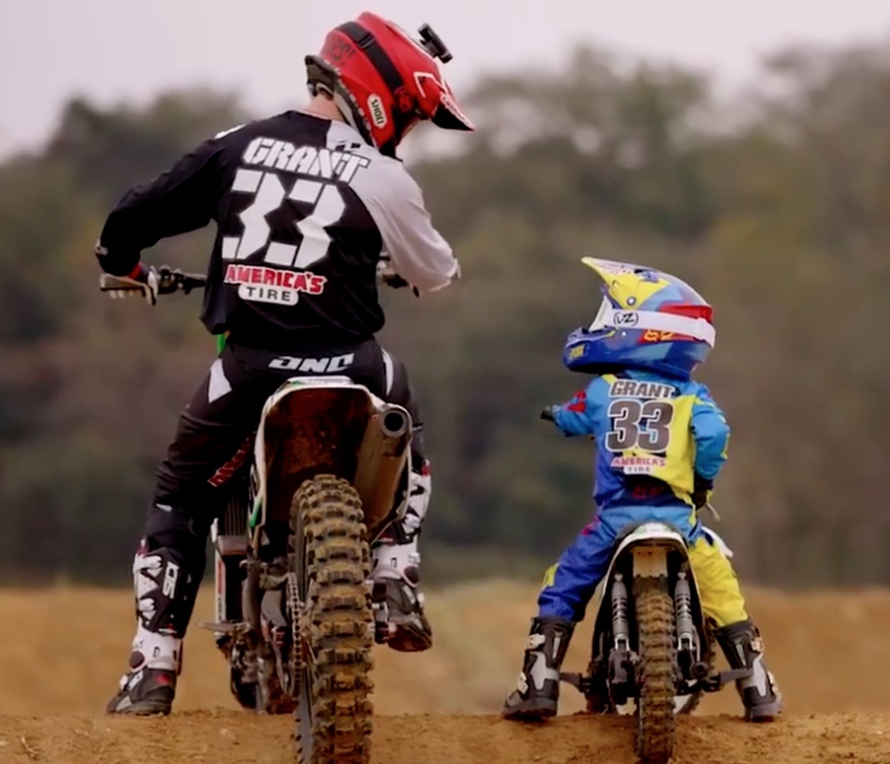 Father and son are riding motocross! - Vidéo Dailymotion