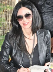 Ünlü Sunucu Defne Samyeli Şarkıcı Oluyor: 20 Yıllık Şan Eğitimiyle Müzik Dünyasına Adım Atıyor 🎶