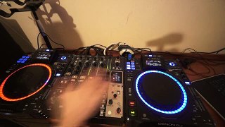 BEGINNER DJ MIXING LESSON ON BEAT MATCHING BY ELLASKINS THE DJ TUTOR