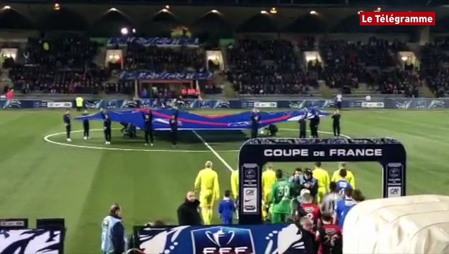 Coupe de France. US Concarneau-EA Guingamp : les joueurs entrent sur le terrain
