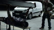 Pub - Peugeot Gamme utililitaire - Rugbyman (HD)