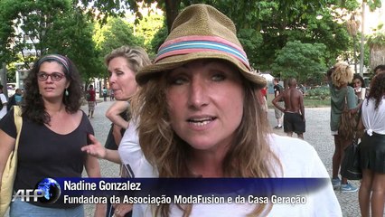 Modelos desfilam na rua após cancelamento do Fashion Rio