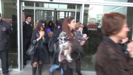 Kadın Avukatlardan Adliyede Oturma Eylemi