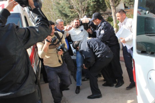 Cinnet Getiren Koca, 4 Çocuğunun Önünde Eşini Öldürüp Canına Kıydı