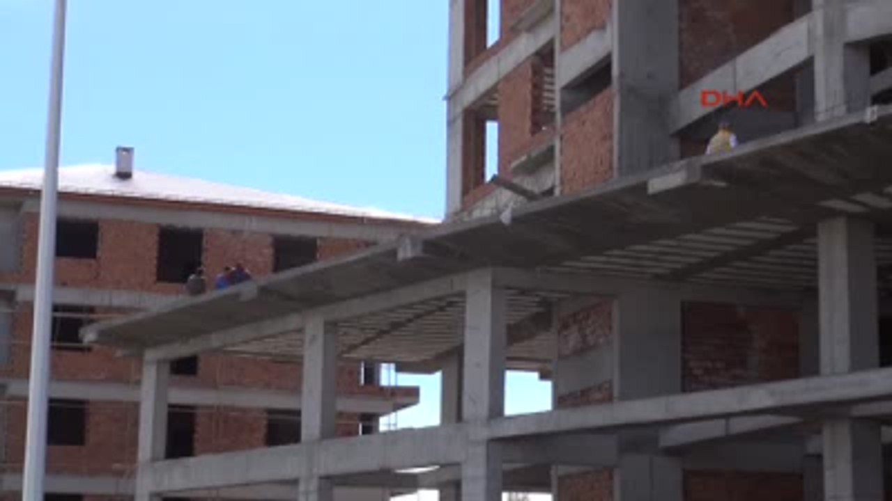 Sivas İnşaatın 11'inci Katından Düşen İşçi Öldü