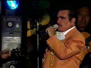 Vicente Fernandez - Nos Estorbo La Ropa