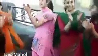 Girls Doing on road-512x384