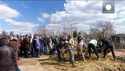 Ukrayna'da maden faciasının kurbanları toprağa veriliyor