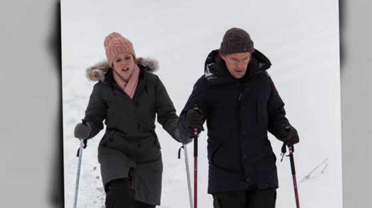 Julianne Moore fällt in den Schnee, doch Ethan Hawke rettet sie