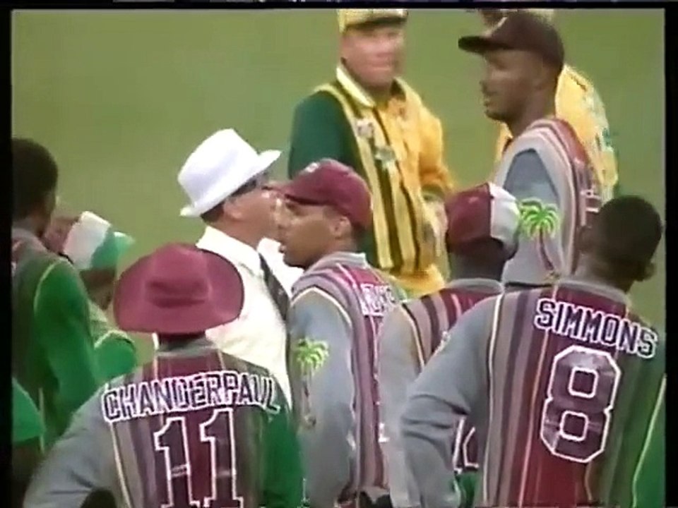 Cricket cheating you never seen, You wont believe this LoL.