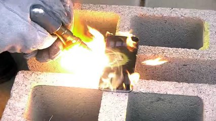 هذا ما يحدث للايفون عندما يتعرض لدرجات حرارة تتعدى 3300 درجة مئوية.