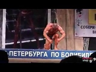 Fortão russo paga mico com dancinha bizarra