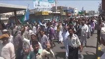 مظاهرات تطالب بإنقاذ اليمن من 