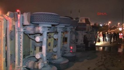 Devrilen Kamyonun İçerisinde Yaklaşık 2 Saat Kurtarılmayı Bekledi