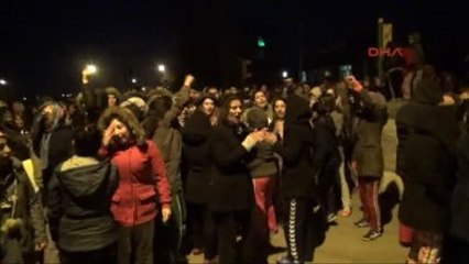 Kars'ta Kız Öğrenciler, Ölen Safinaz Öretmen İçin Yol Kapattı