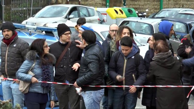 Napoli - Via Manzoni, cadono due alberi. Edicola sepolta (06.03.15)