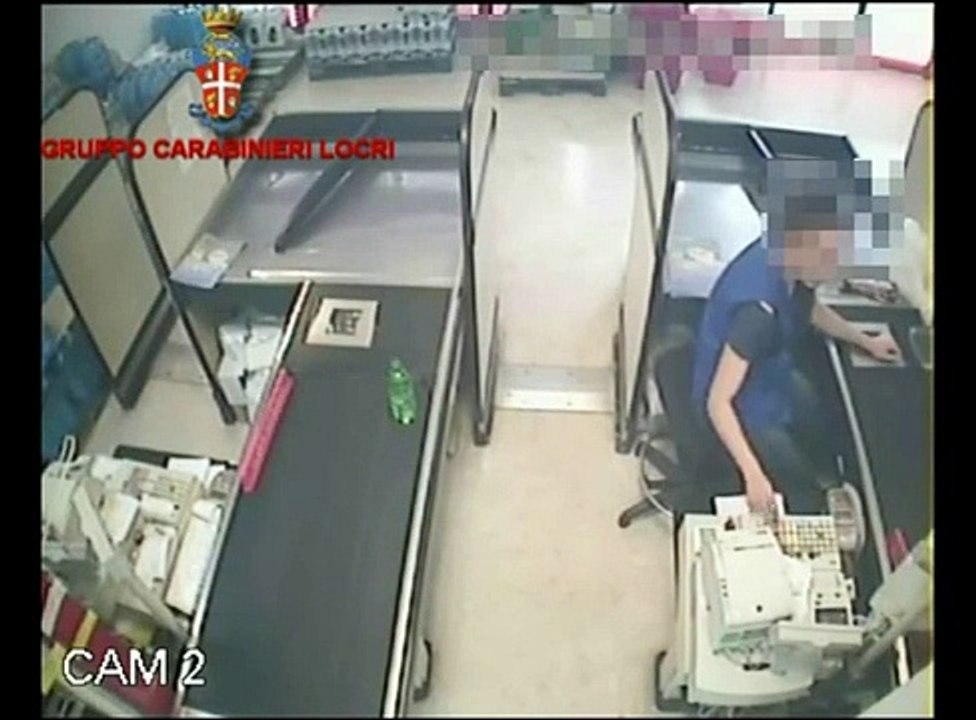 Locri - Tenta di rapinare supermercato, messo in fuga dai clienti (06.03.15)
