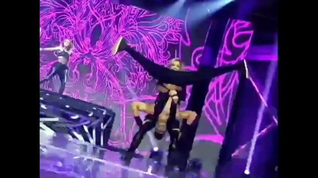 Brazilian dancers perform breathtakingly athletic routine on Brazil s Got Talent