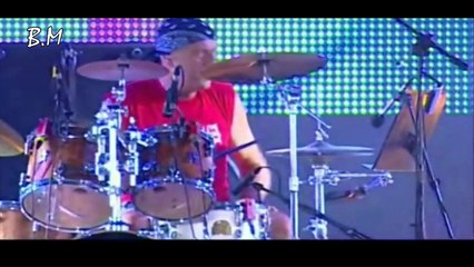 Ένα Παιδί Που Περπατάει Με Τα Χέρια --- Πυξ Λαξ