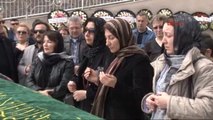 İzmir Annenin Kızı İçin Yürek Yakan Mesajı Cemrenin Toprağa Düştüğü Gün Kızımı Kaybettim