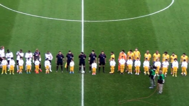 Η είσοδος των δύο ομάδων