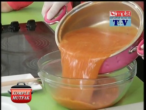 LOR PEYNİRLİ DOMATES ÇORBASI