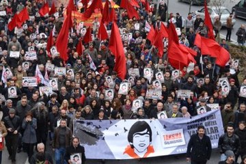 Berkin'in Annesi, Oğlunun Mezarı Başında Bayıldı