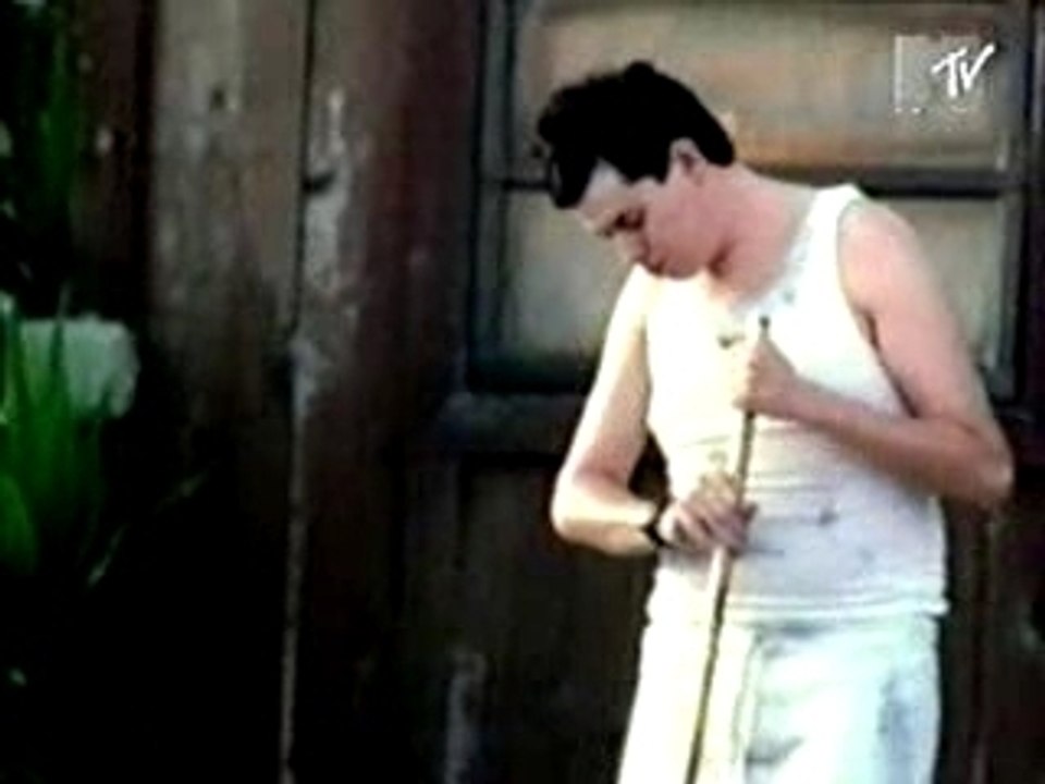 Renault Clio - Pub get up