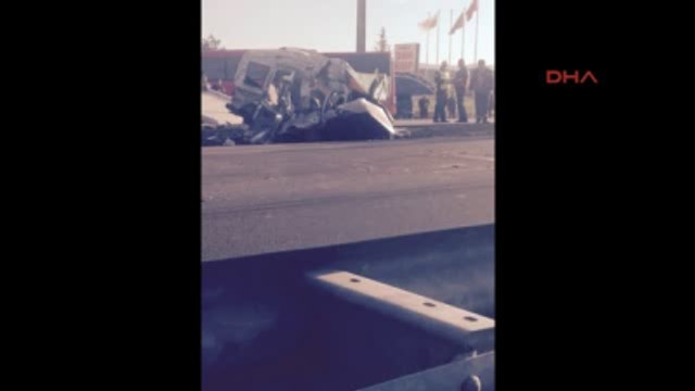 Çorum Lastiği Patlayan Otomobil Tır ve Kamyona Çarptı: 5 Ölü