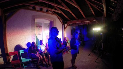 La chanteuse Bourée Par Philippe Morgan hypnotiseur de spectacle