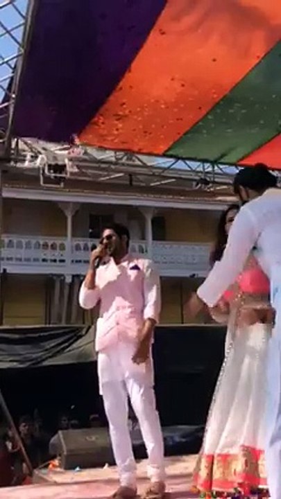 Sunny Leone Perform At Holi On Desi Look  | LIVE PERFORMANCE of Sunny leone