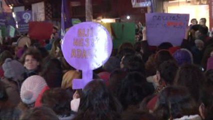 İstiklal Caddesi'nde Dünya Kadınlar Günü Yürüyüşü