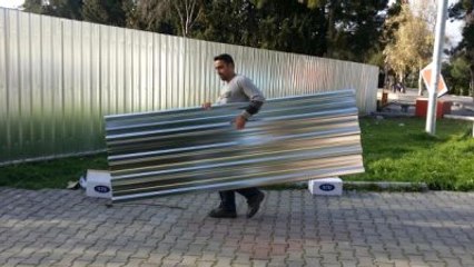 Ege Üniversitesi'nde Eylem Alanına Sac Bariyer