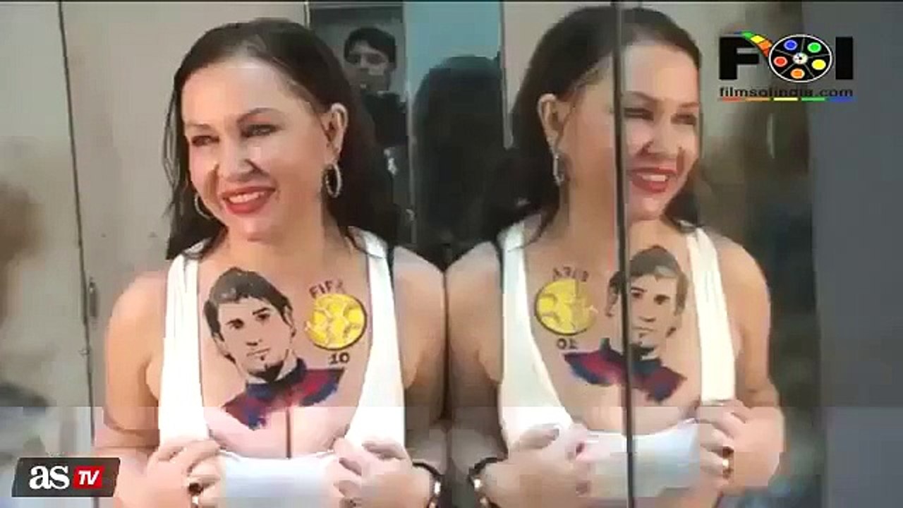Elle se fait tatouer le portrait de Lionel Messi sur la poitrine
