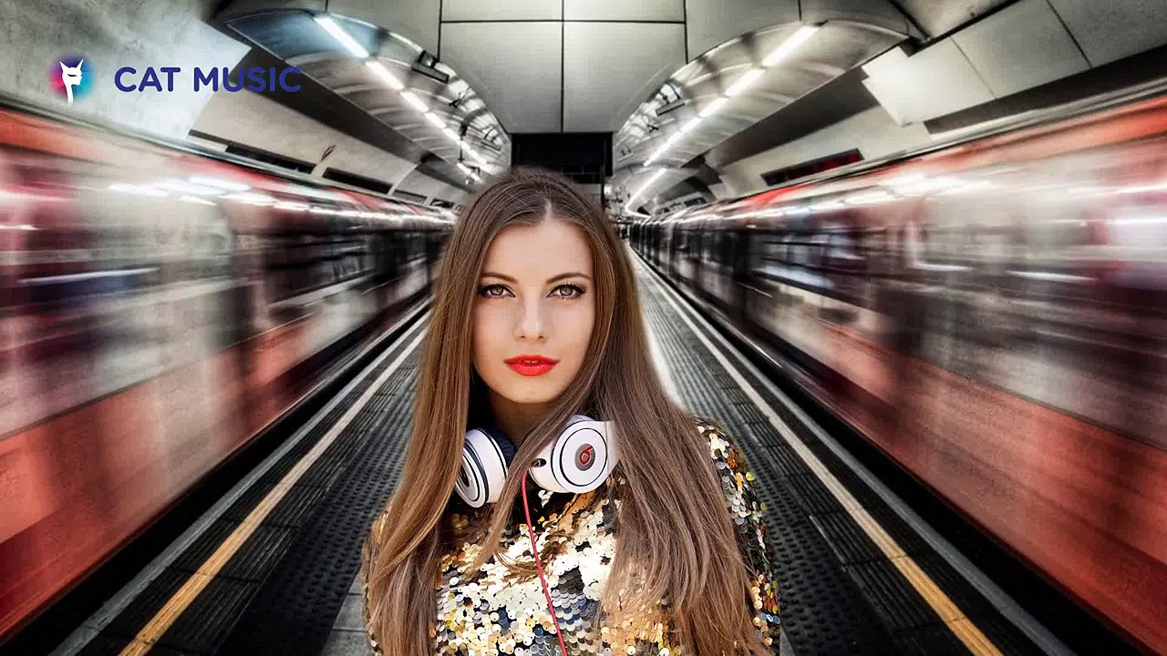 Ioana - Ca la metrou (feat. Anastasia) Lyric video