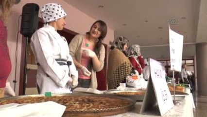 Kadınlar Yöresel Yemeklerde Hünerlerini Sergiledi