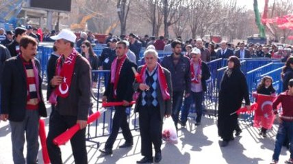 Gaziantep'te Erdoğan Konuşurken, Miting Alanını Terkettiler
